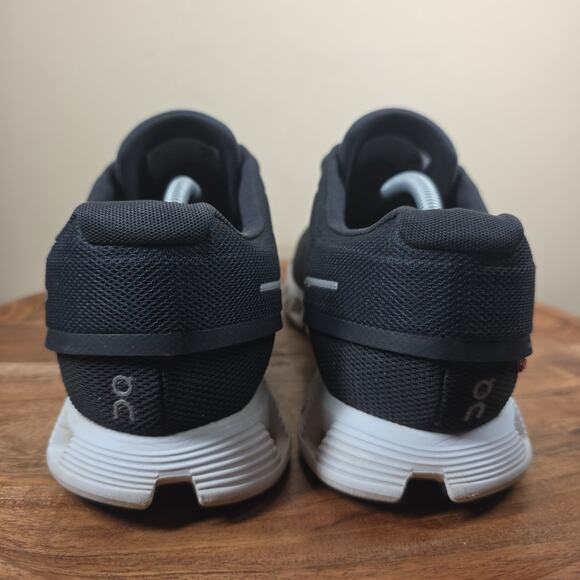 On Cloud 5 Mens Black White Size 12 Athletic Running Shoes Sneakers 59.98919 - Picture 5 of 11